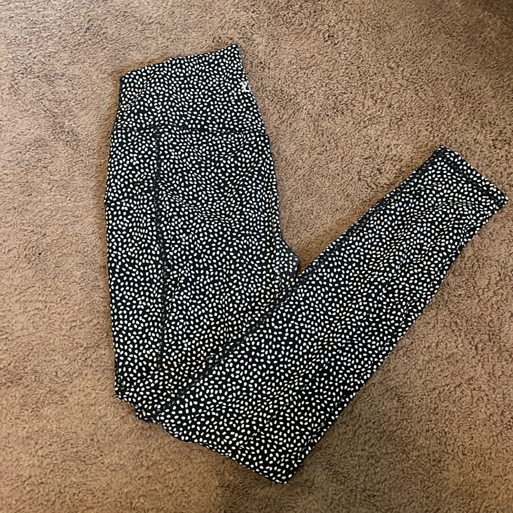 Size medium buffbunny Rosa bossy print pocket leggings